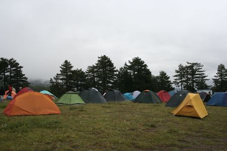 安全に楽しむソロキャンプの焚き火マナーとポイント
