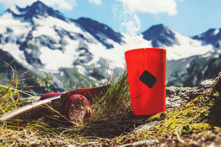 脱水症や熱射病への応急処置と効率的な水分補給法