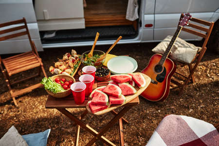ダッチオーブンで作るアウトドアパンと焼き菓子の世界
