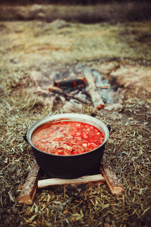 日本流キャンプで必須!焚き火を使った炊飯と米料理のコツ