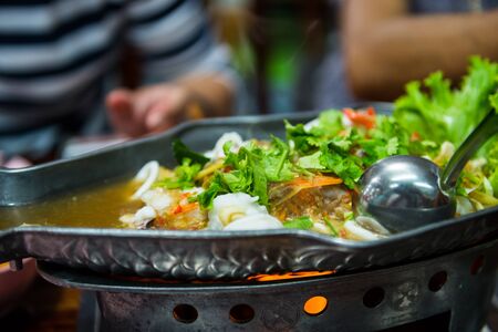 魚介を活かすダッチオーブン料理：日本のご当地食材を使って