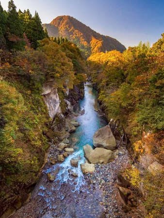 東北の絶景紅葉キャンプ場と周辺温泉ガイド