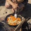 沖縄の伝統食材を使った南国風キャンプ料理に挑戦
