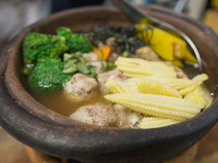 日本の伝統的な鍋料理を焚き火で再現：寄せ鍋・すき焼き・おでん