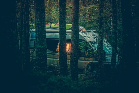 車中泊からバイクツーリングまで！交通手段別ソロキャンプ場の探し方